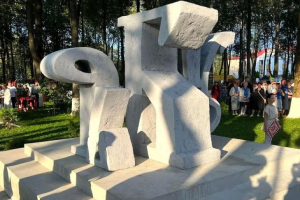 Памятник букварю открыли на Дне письменности в Городке