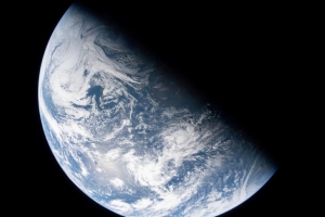 Астронавты миссии Artemis II уже преодолели более половины пути к Луне, стремясь побить рекорд миссии Apollo 13