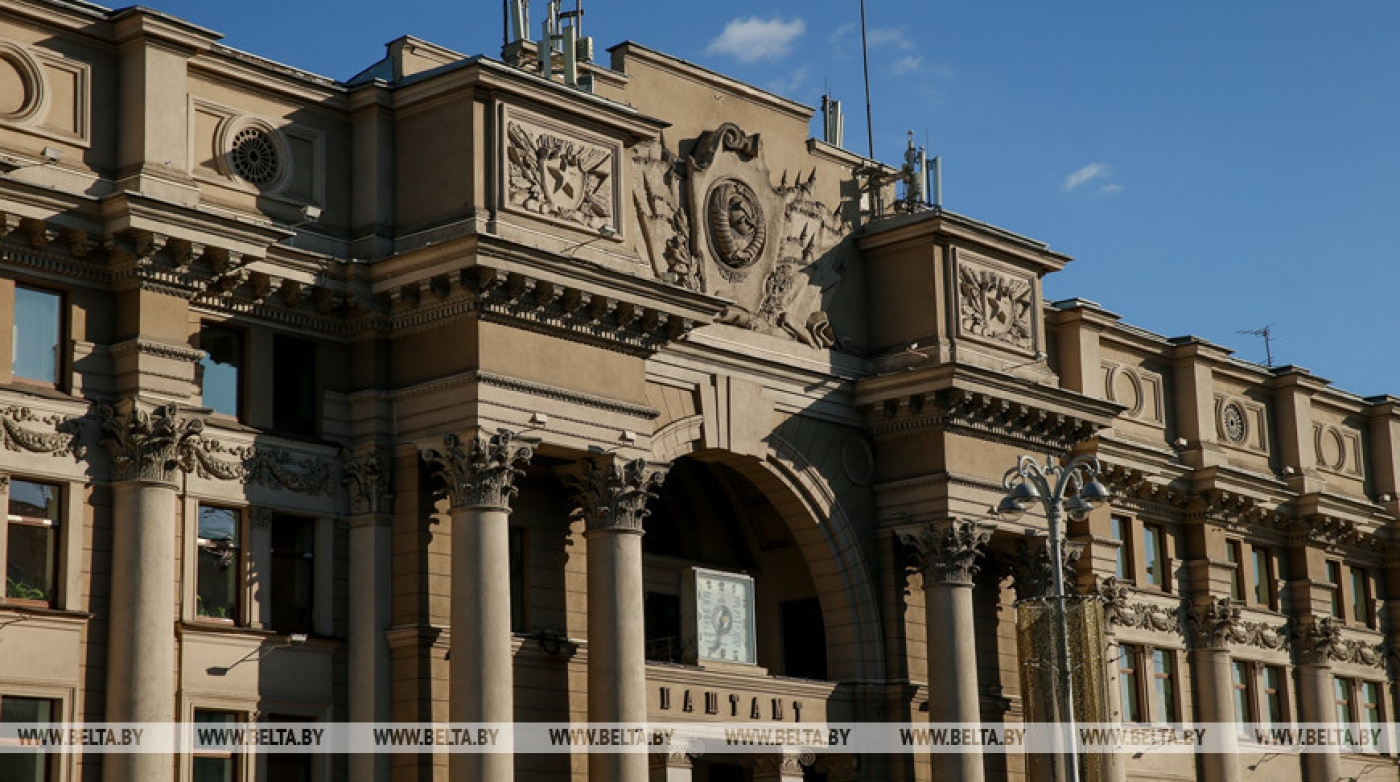 Почтовый ящик для писем Деду Морозу и Снегурочке установили на Главпочтамте в Минске