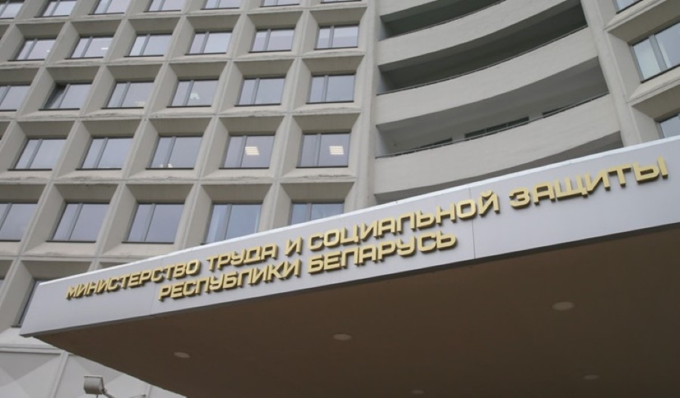 Правительство внесло изменения в 18 постановлений в рамках закона о занятости населения