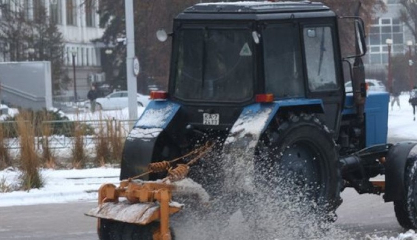 На дорогах Минской области работает более 70 единиц коммунальной спецтехники