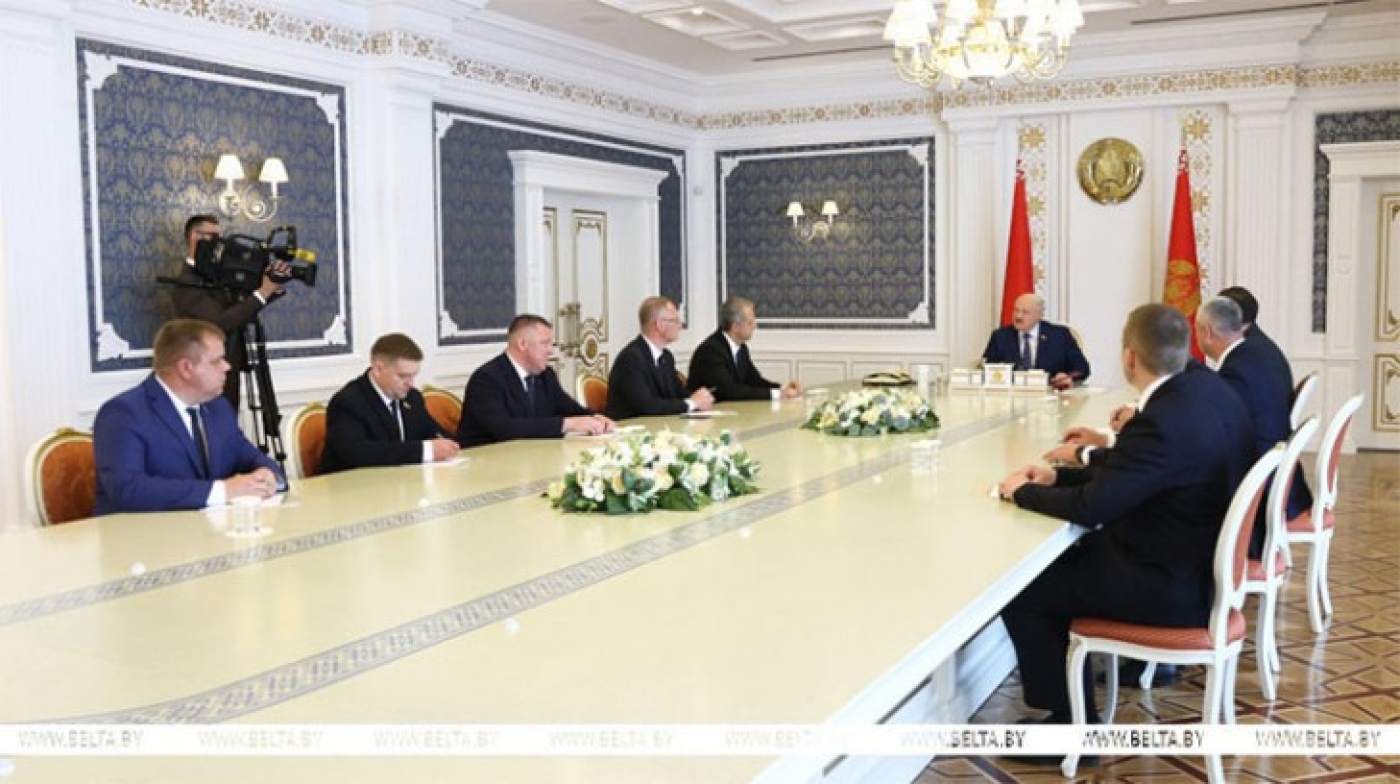 Грядущие выборы, антикоррупционная разминка, громкие назначения и ничего личного. Все итоги недели Президента