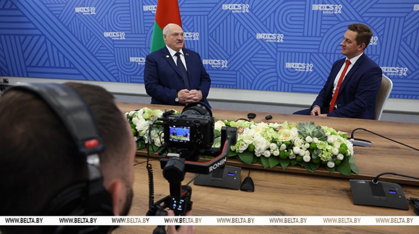 Лукашенко в интервью "Известиям": любой политик, посягнувший на суверенитет Беларуси, будет снесен ее народом