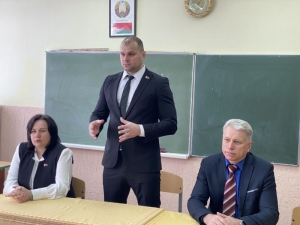 Кандидат в депутаты Минского областного совета Евгений Булойчик посетил Любушанскую школу