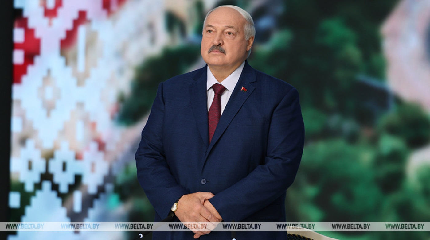 Лукашенко: человечество еще не окунулось в третью мировую войну, но уже идет настоящая информационная война