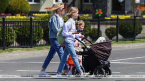 Материальную помощь к учебному году получили уже 87% многодетных семей, воспитывающих школьников