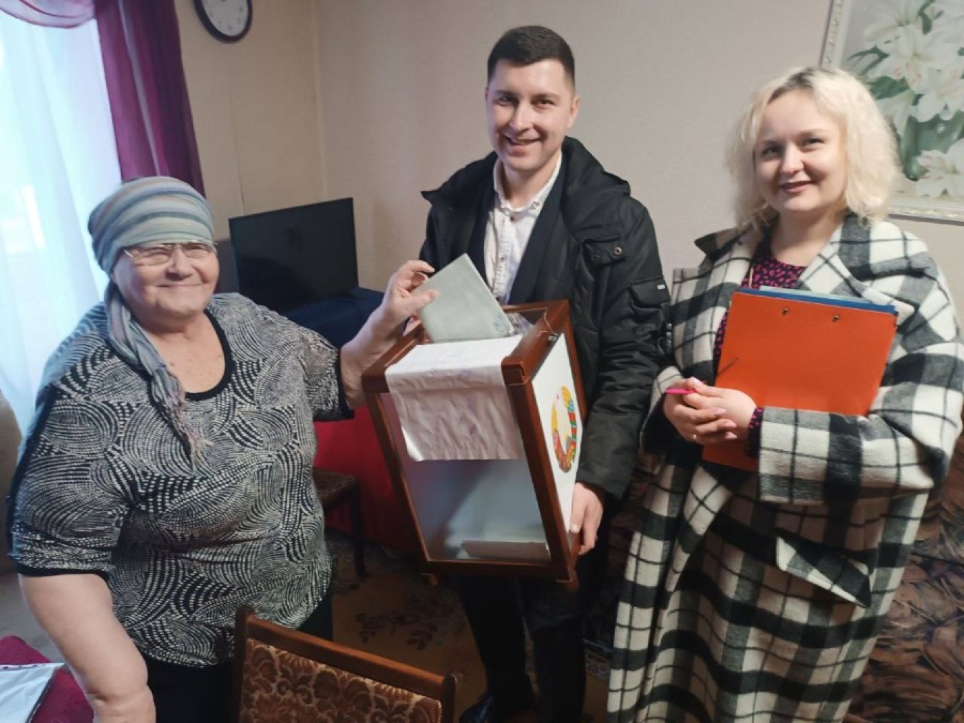 "Берегите нашу страну, молодая смена!" Нина Михалева проголосовала на дому