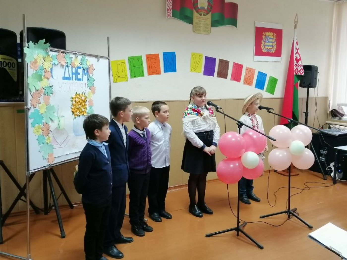 Концерт "Не старейте душой, дорогие" в Лешницкой школе