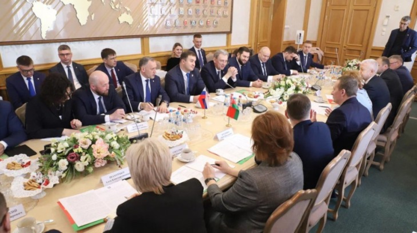 "Сегодня мы понимаем, какие объекты будем открывать". Губернатор Омской области о встрече с Турчиным