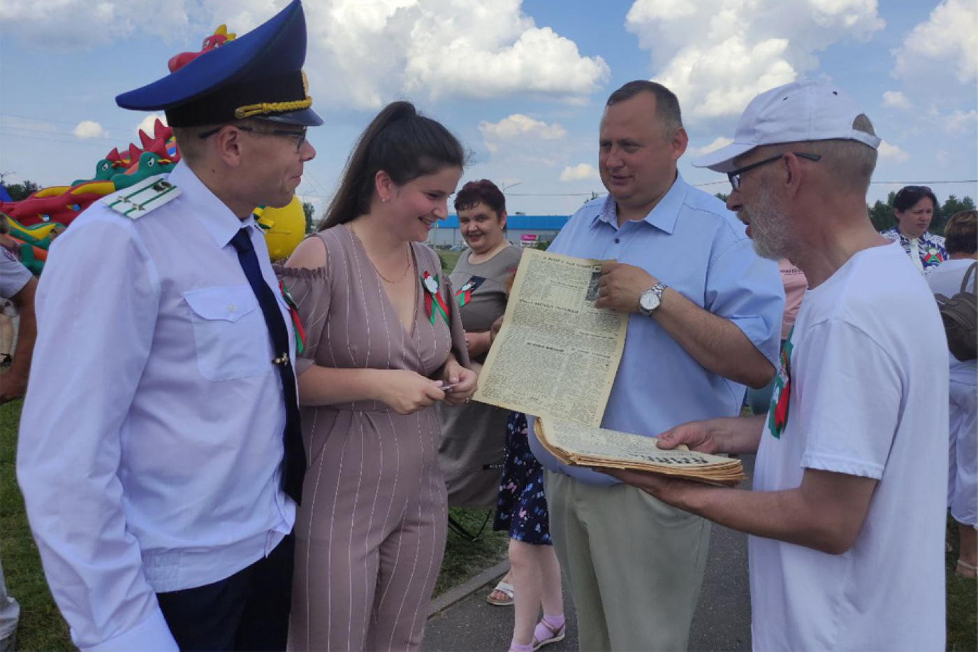 На озере тоже проходит праздник