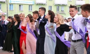 "Выпускной в кафе - категорически нет". Минобразования о правилах организации школьных торжеств