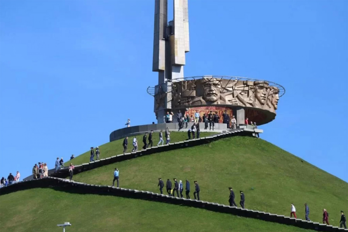 Выставки, дегустации и полевой кинозал. Что происходит на Кургане Славы 21 мая