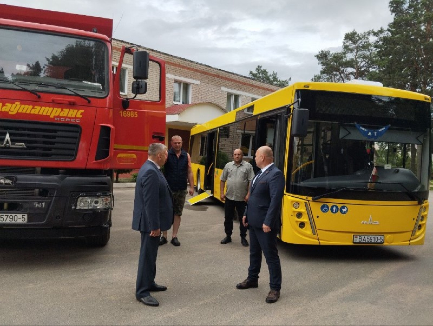 Новый автобус и МАЗ!