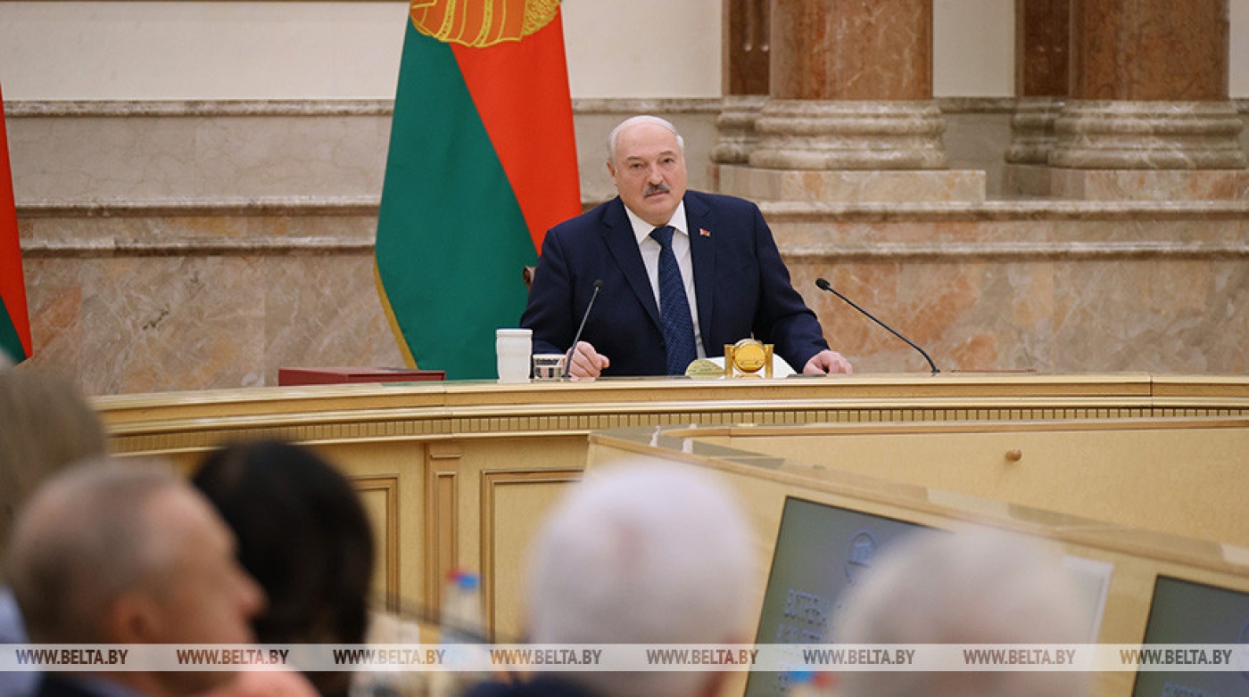 Лукашенко: Президенту придется считаться с решениями ВНС, но важно не допустить конфликта
