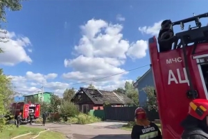 Двух человек эвакуировали при пожаре в частном доме в Минске