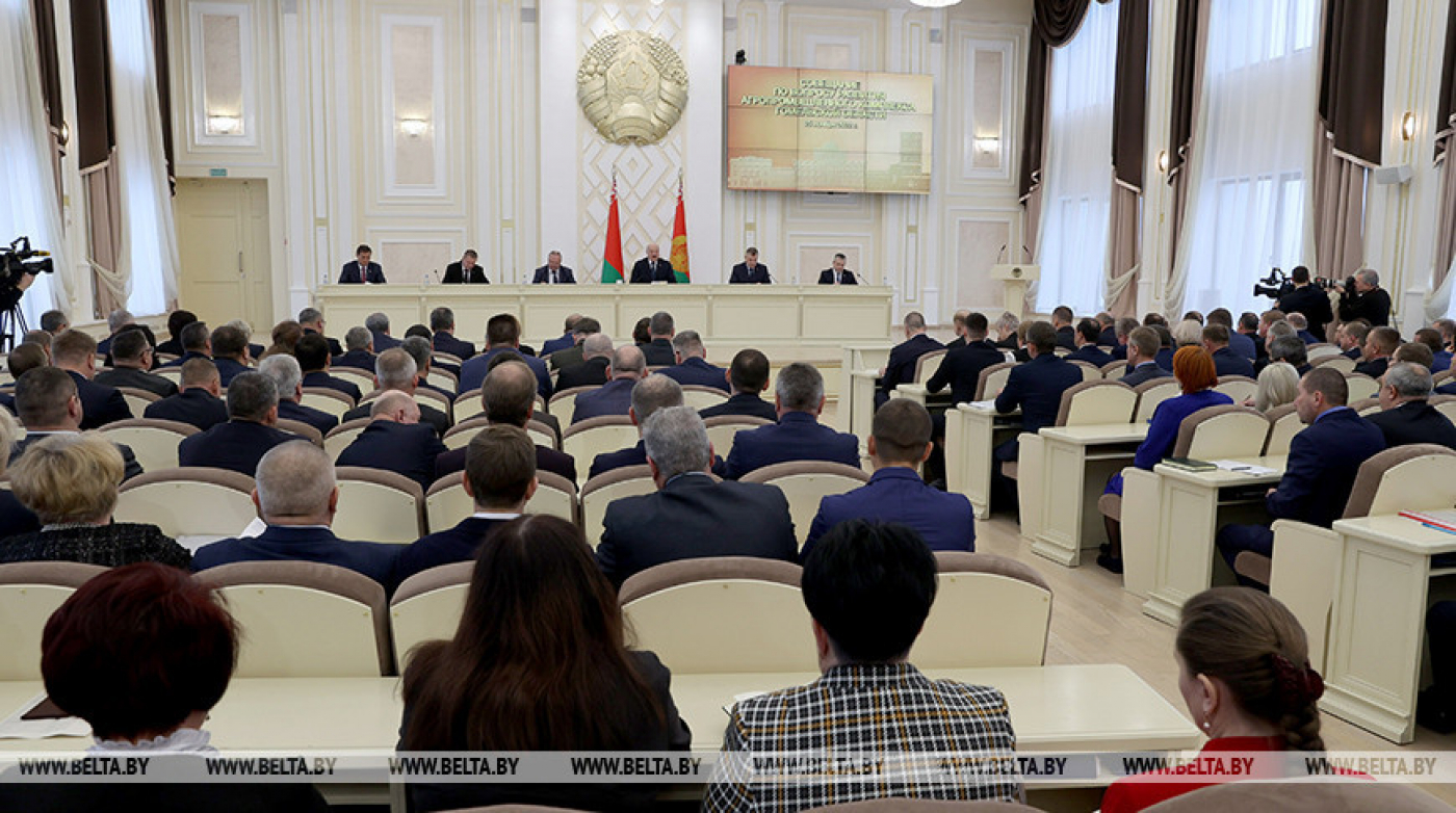 Серьезный разговор по-мужски. Лукашенко требует переломить негативные тенденции в Гомельской области