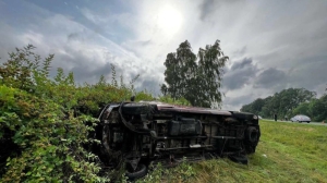 Маршрутка съехала в кювет и опрокинулась в Ивановском районе