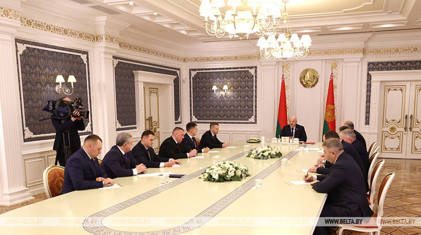 "Пока не рубанет Президент…" Лукашенко потребовал от чиновников исключить волокиту и бюрократизм