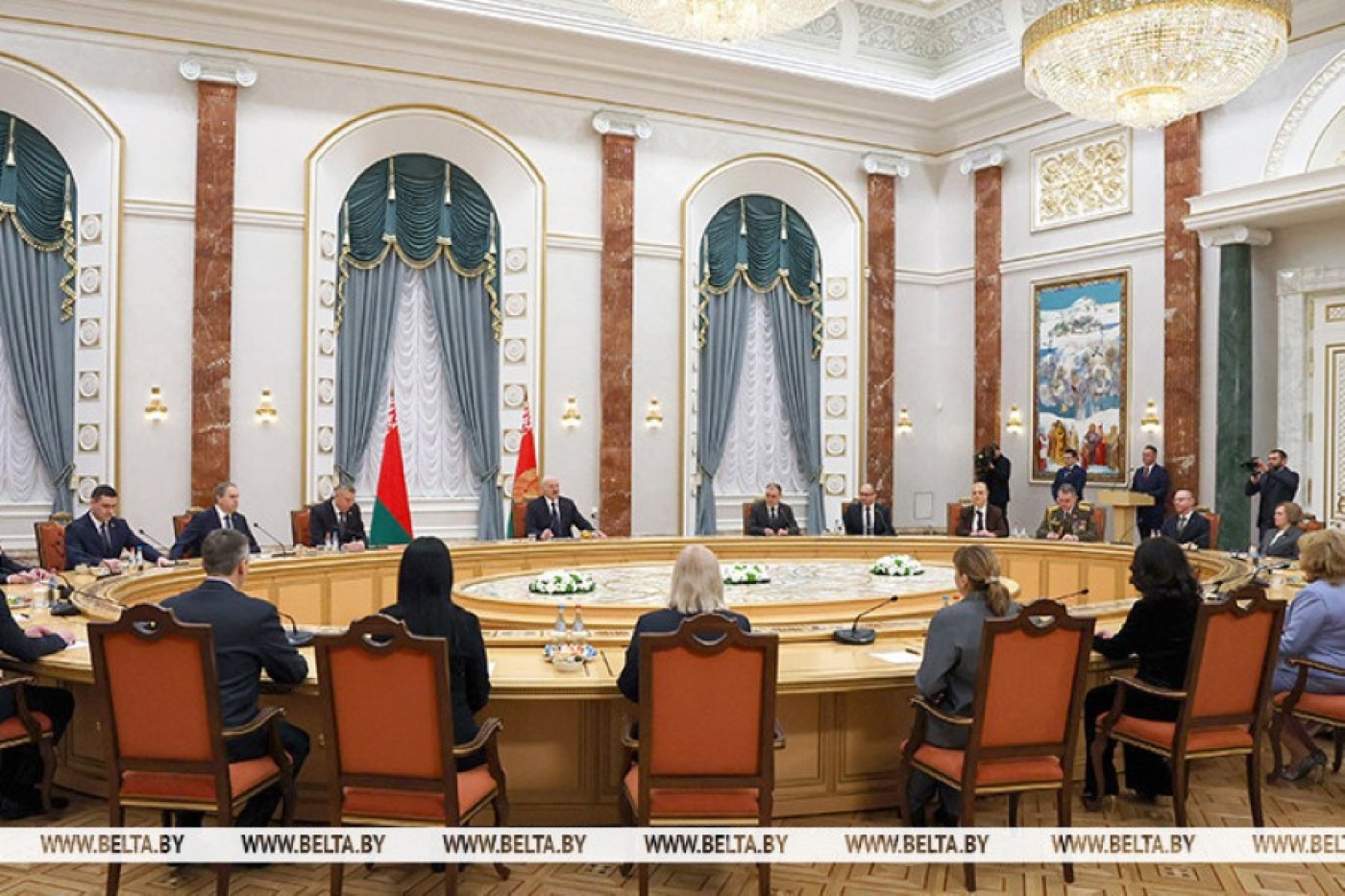 "Будущее - время науки". Лукашенко вручил дипломы доктора наук и аттестаты профессора