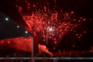 Небо над Березино украсил яркий салют!