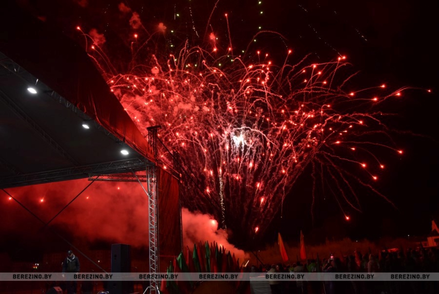 Небо над Березино украсил яркий салют!