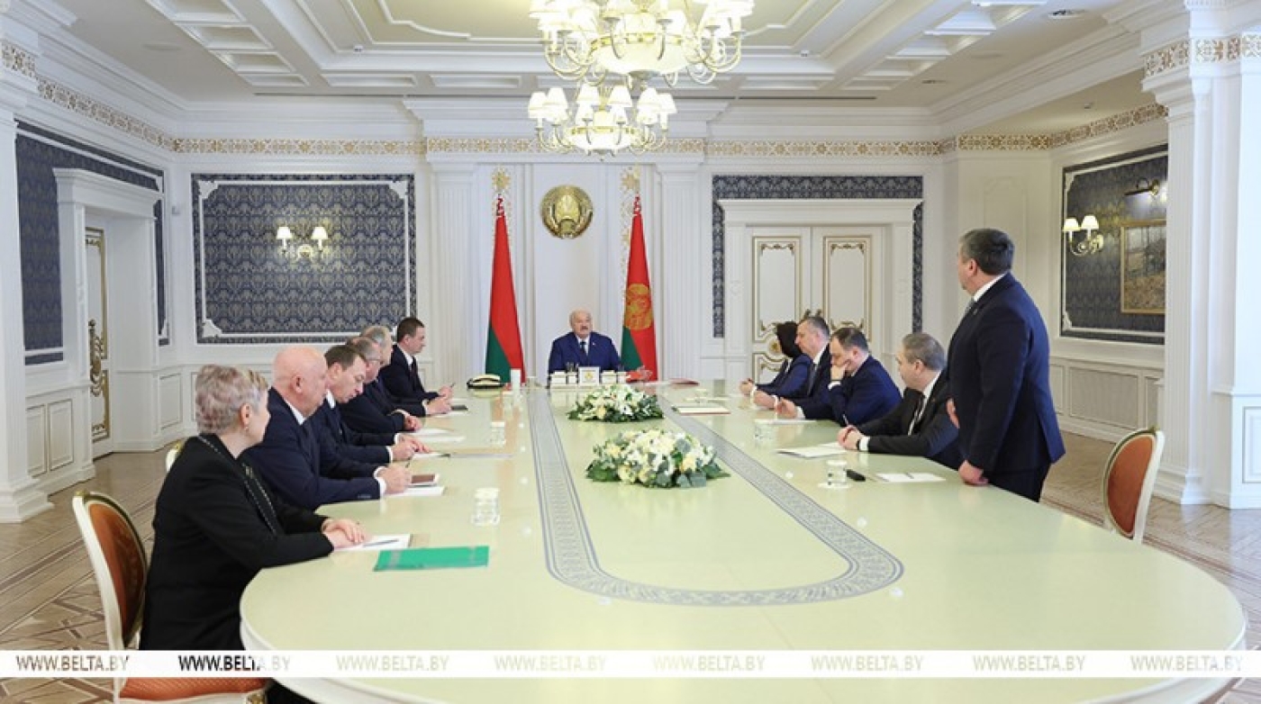 Лукашенко обозначил приоритеты для аграриев с учетом особых для марта климатических условий