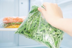 Срочно проверьте морозилку: ошибки, которые превращают продукты в яд