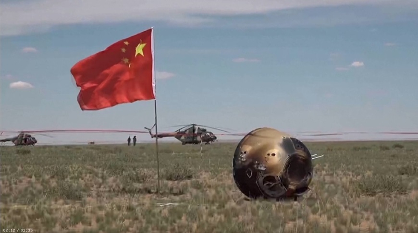 Китайский "Чанъэ-6" доставил на Землю первые образцы с обратной стороны Луны