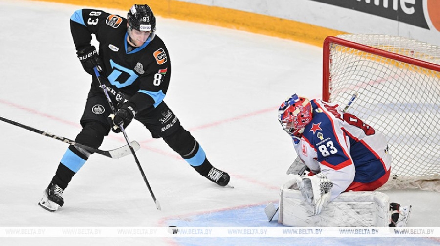Минские динамовцы отыграли дефицит в две шайбы и победили ЦСКА на старте плей-офф КХЛ
