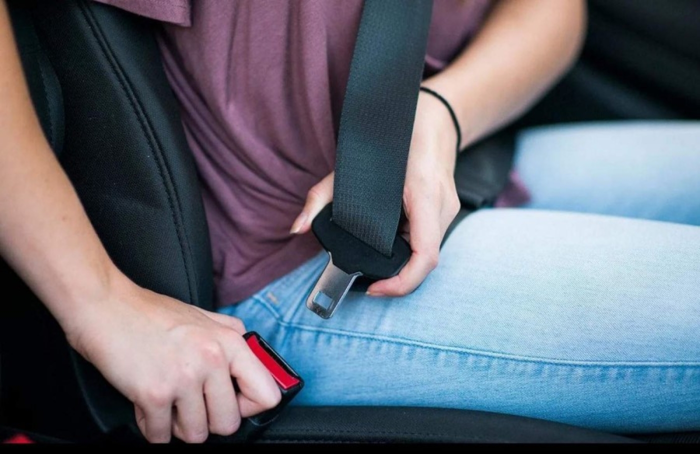 В Беларуси за непристегнутый ремень в маршрутках теперь штрафуют не только водителей, но и пассажиров.