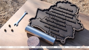 Александр Лукашенко во время субботника высадит деревья в парке Народного единства