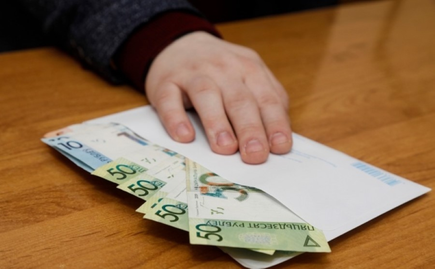 На какой риск идут наниматели, выплачивая зарплаты в конверте, разъяснили в Минтруда