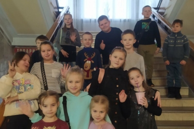 В рамках благотворительной акции "Наши дети" дети Березинского района посещают новогоднее представление в г. Минске
