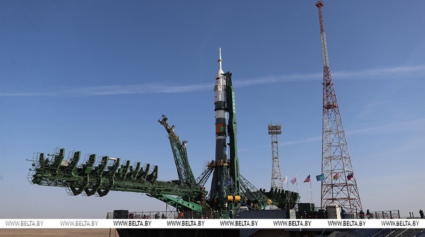 На связи Байконур. Лукашенко проведет встречу с космонавтами Новицким и Василевской