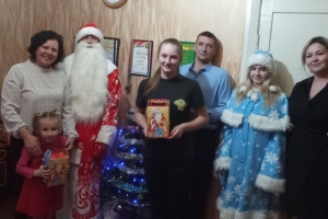 Профсоюзные активисты продолжают поздравлять детей Березинского района