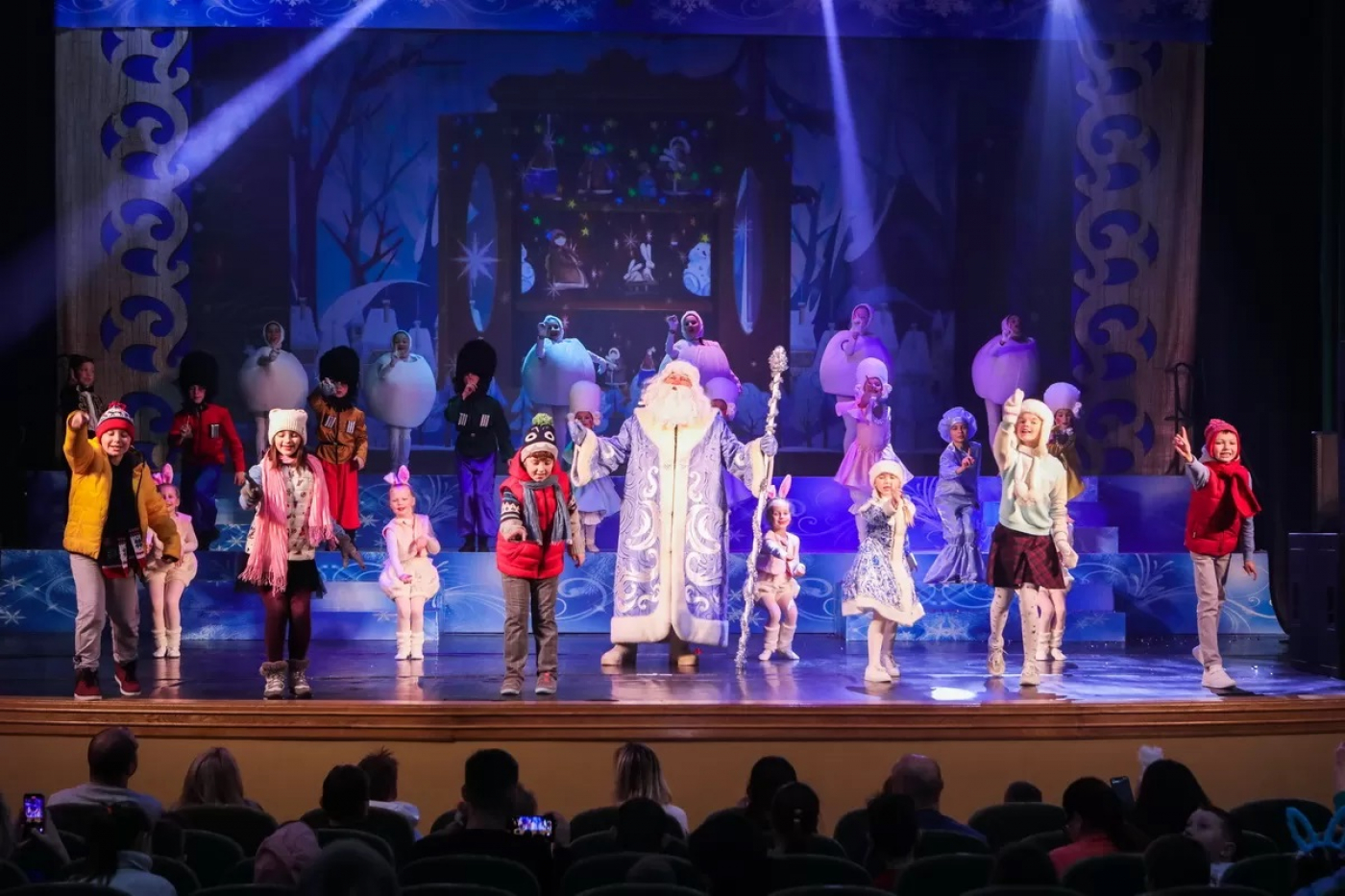 Время загадывать желания. В Минске прошла главная профсоюзная елка страны