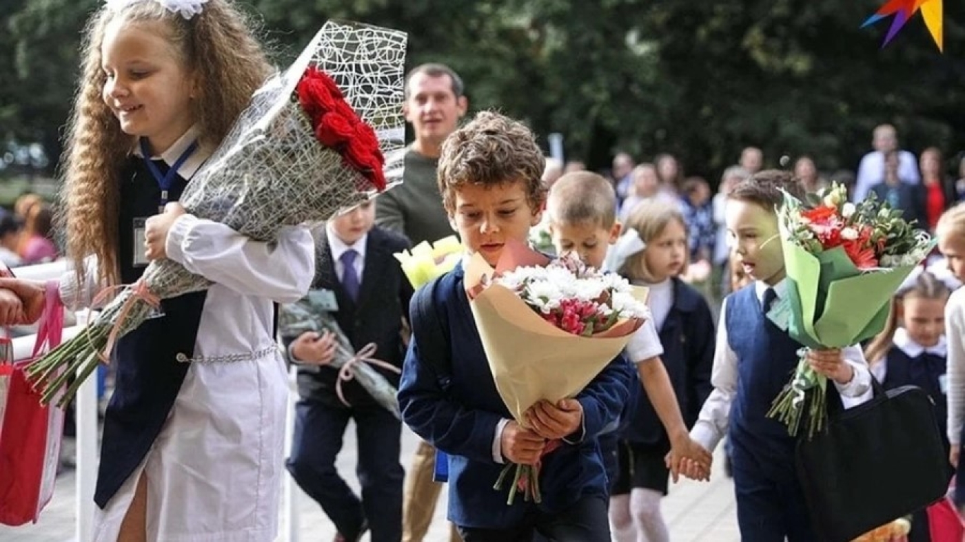 Как родителям официально взять выходной к школьной линейке, рассказали в Минтруда