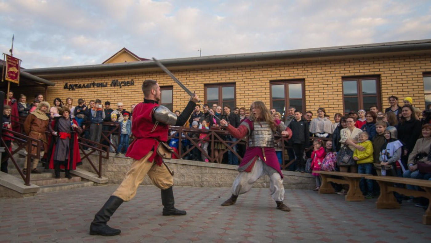 Жлобин приглашает на "Ночь музеев в рыцарских доспехах"