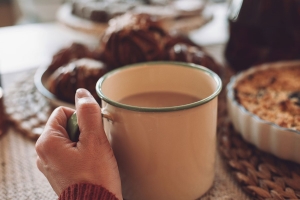 Нутрициолог перечислила главные причины набора веса в холодные месяцы