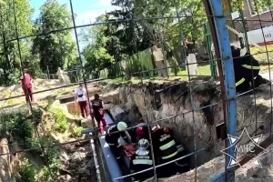 В Бресте мальчик упал в котлован, на помощь пришли спасатели