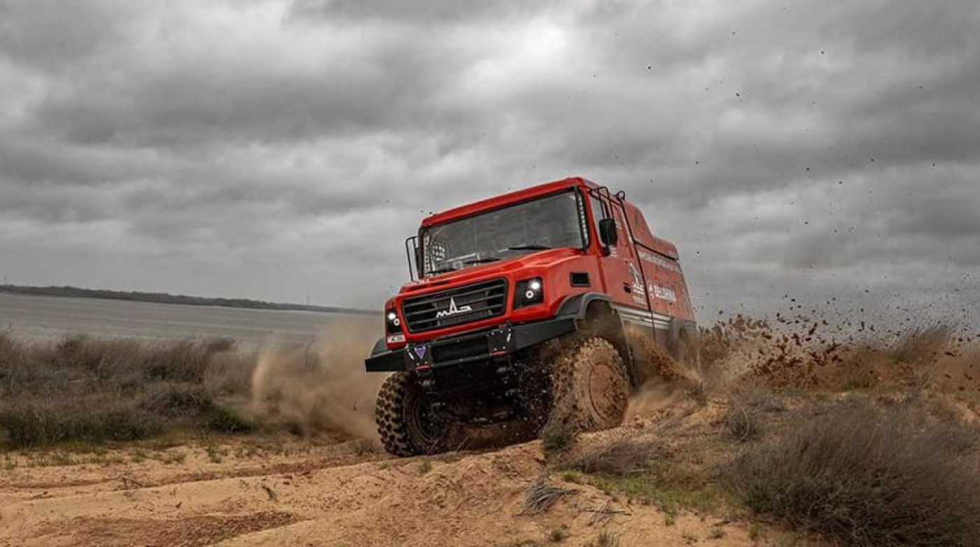 Лукашенко поздравил команду "МАЗ-СПОРТавто" с победой на ралли-рейде "Шелковый путь"