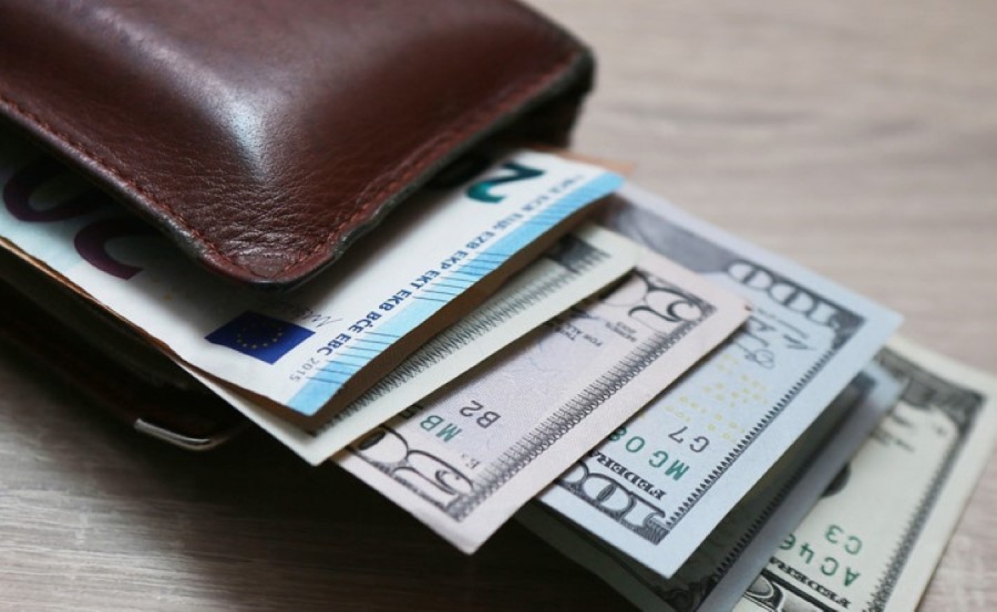 Обменять валюту станет проще: в Беларуси смягчают требования к платежеспособности банкнот