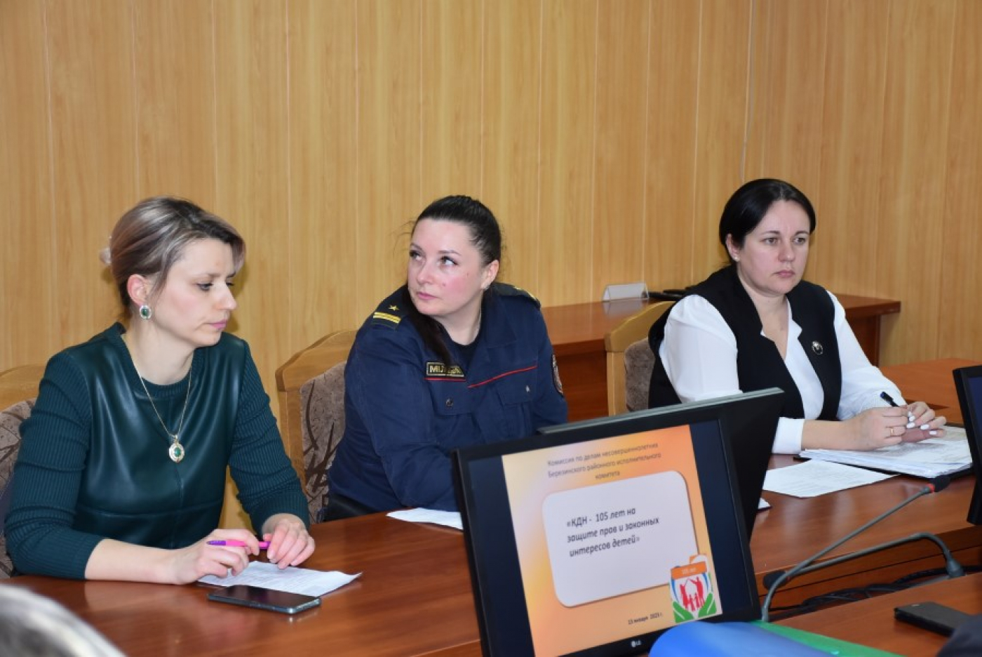 На заседании комиссии по делам несовершеннолетних