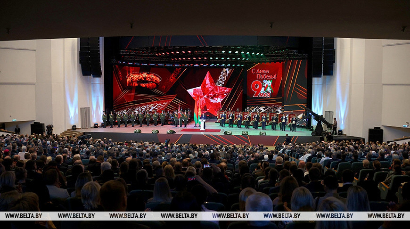 "Надо остановить обезумевших политиканов". Лукашенко обратился к народам ближнего и дальнего зарубежья