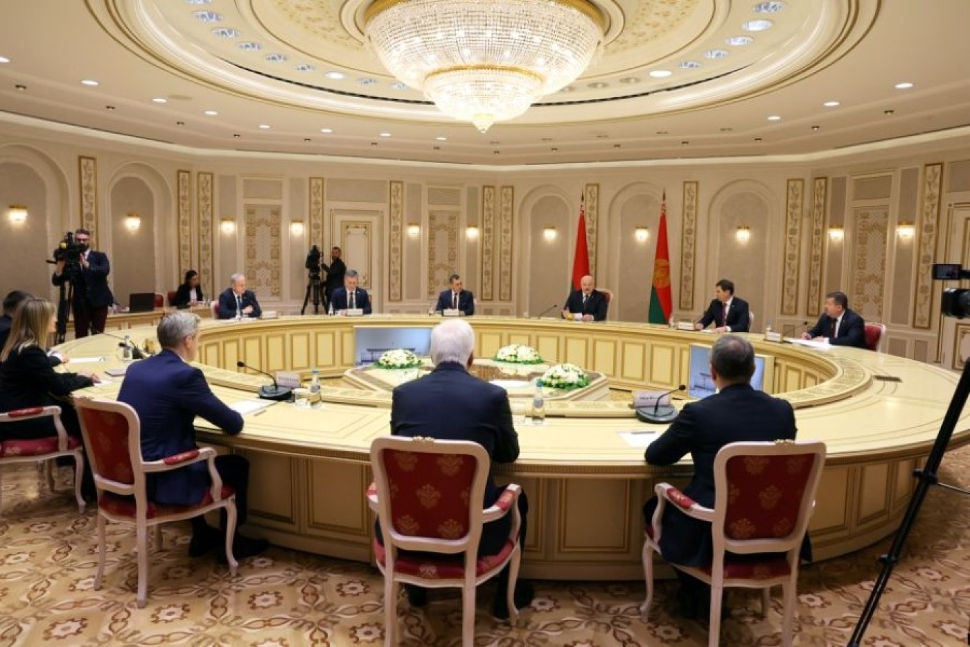 "Что мы проверяем друг друга?" Лукашенко высказался за свободу передвижения через границу с Россией