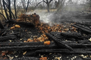 Вчера Вязькутин произошел пожар. Уничтожено 3 хозяйственные постройки