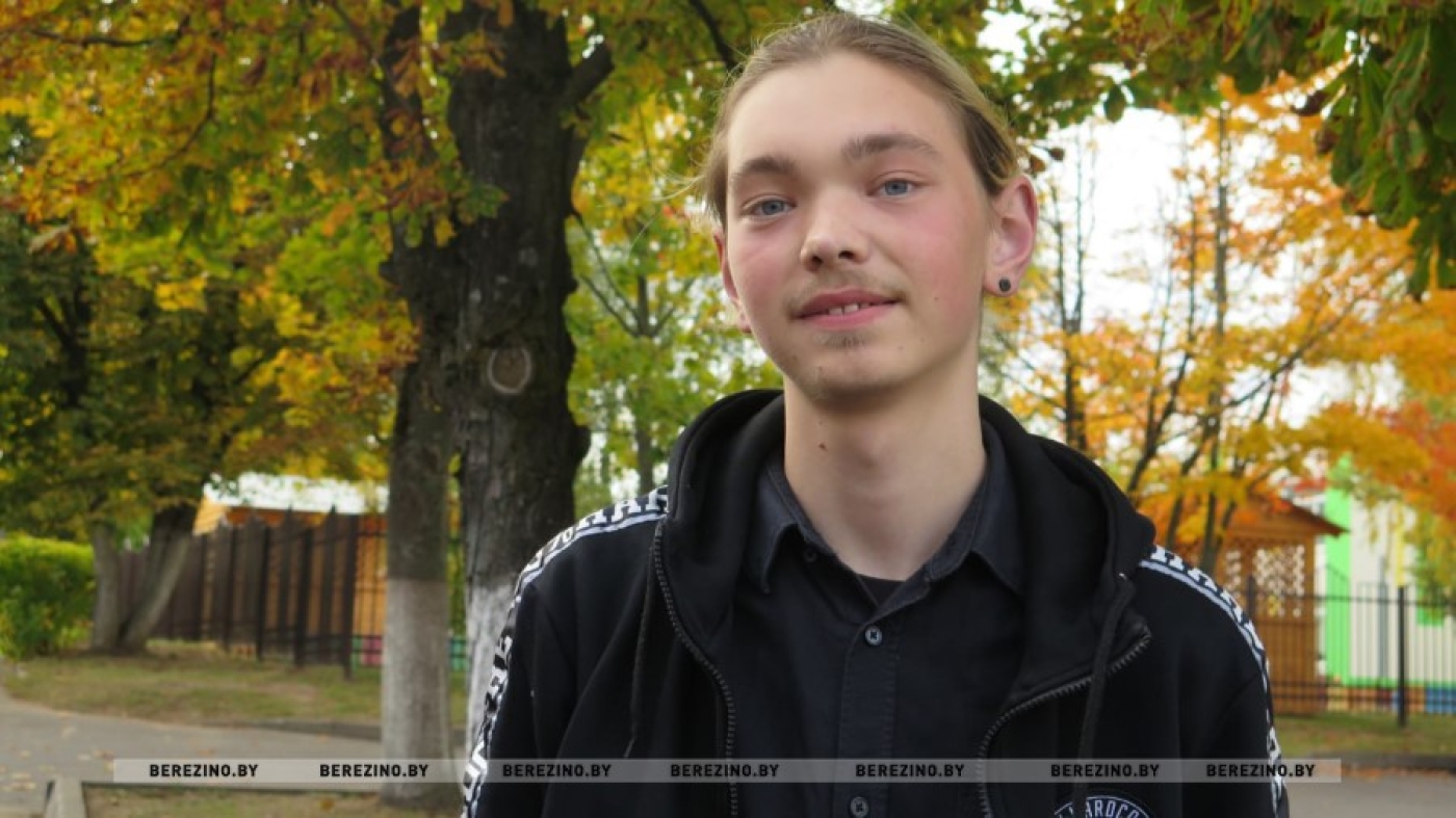 Специалист в резьбе по дереву