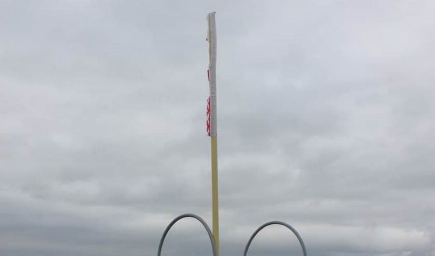 В Волковыске 16-летний подросток надругался над Государственным флагом