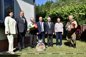 Песни памяти и благодарности: ветеранов Березинского района поздравили с Днём Независимости