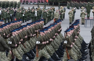 Более 4 тыс. человек, 30 пеших расчетов. Как проходят тренировки участников парада 9 Мая в Минске